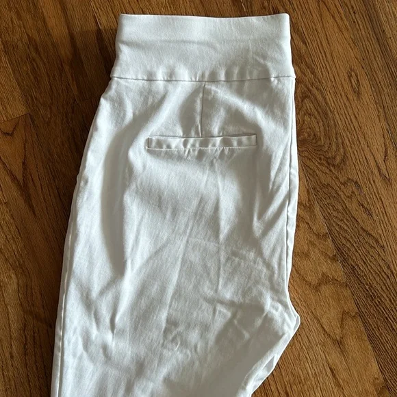 Whitney High-Waisted Pull-On Slim-Leg Capri Pant - White New York & Co - Picture 9 of 9